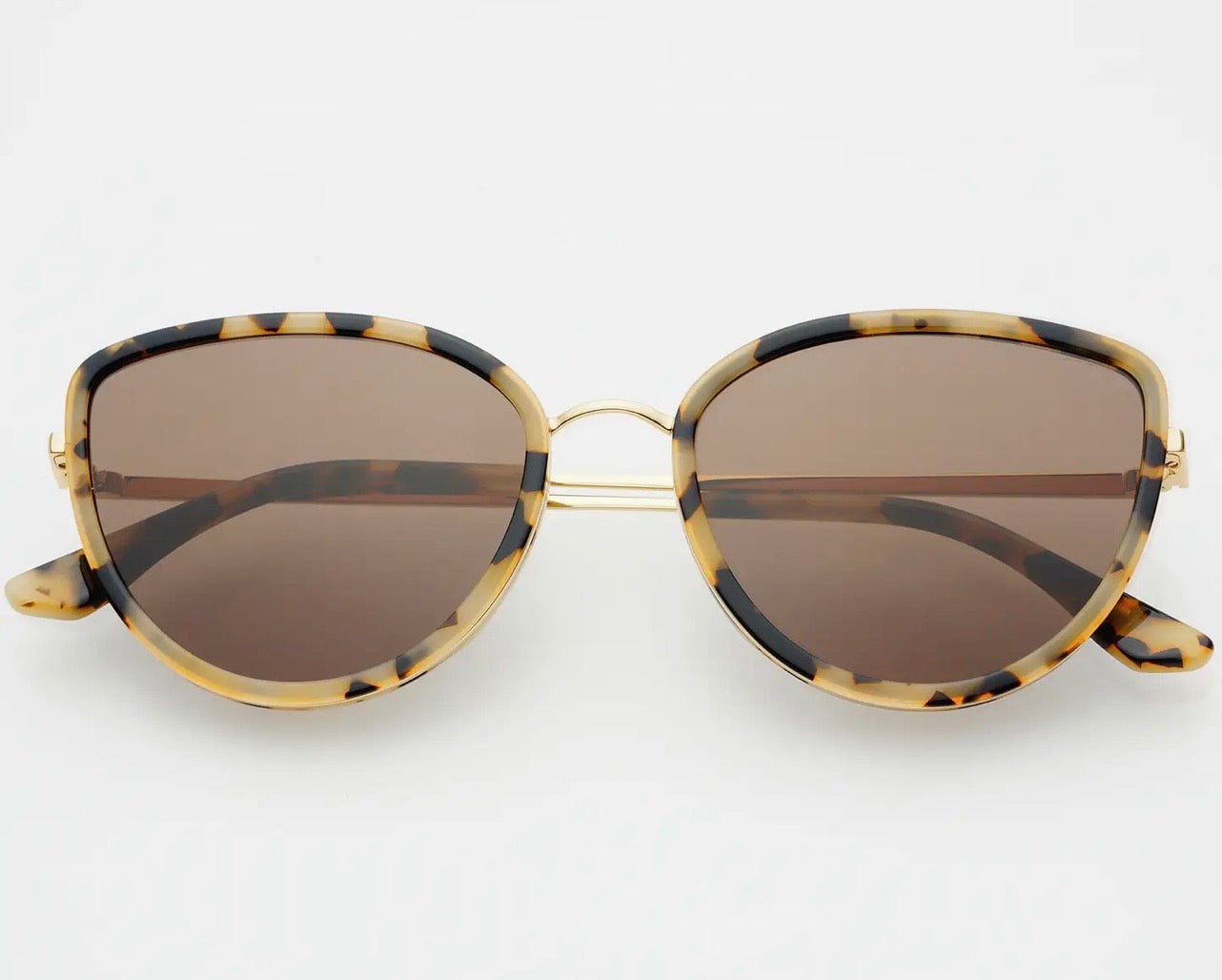 Freyers Eyewear Luna Acetate Women’s Cat Eye Sunglasses - Milky Tortoise