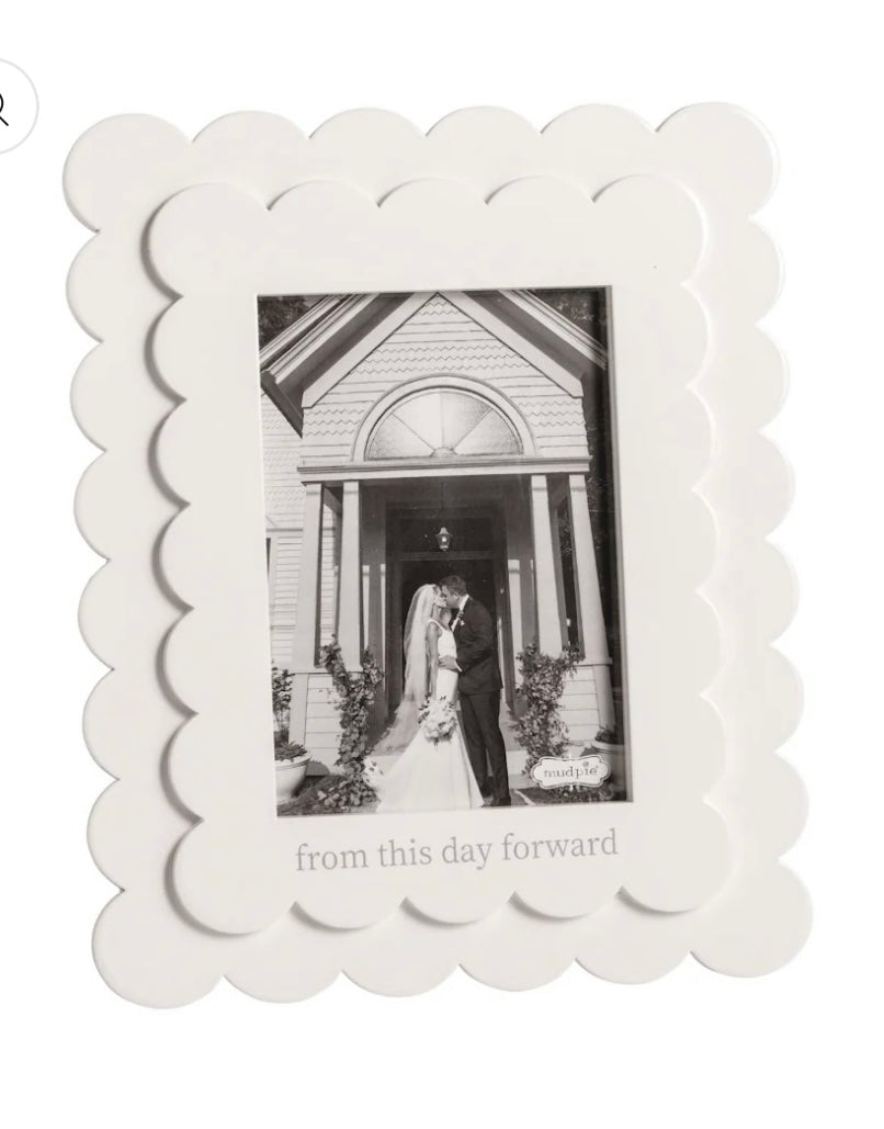 Mud Pie 5x7 Forward Scalloped Wood Frame